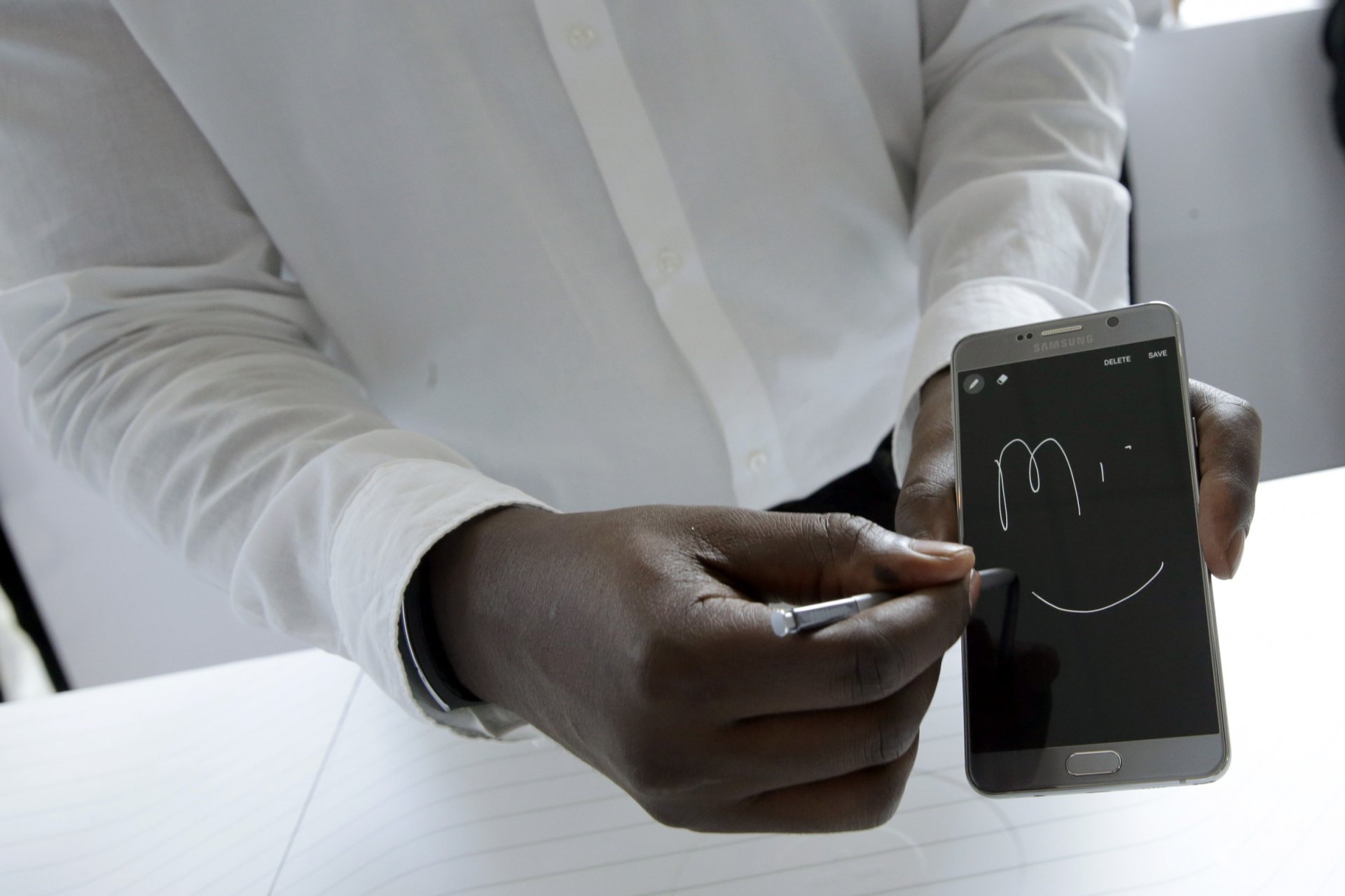 Nuotraukoje pavaizduotas naujasis Samsung Galaxy Note 5 mobilusis telefonas